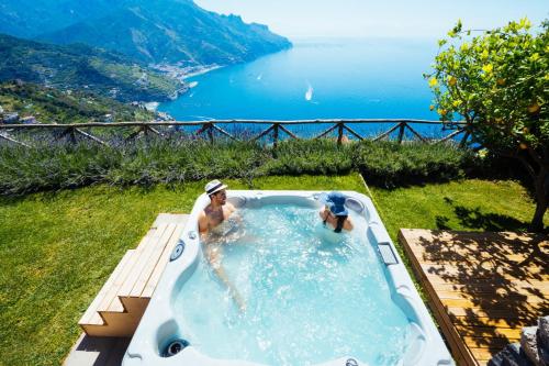 Sea View Villa in Ravello with lemon pergola, gardens and jacuzzi - Ideal for elopements - Accommodation - Ravello