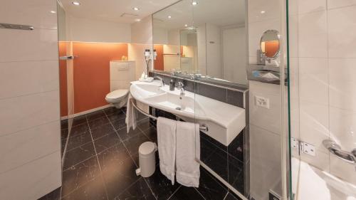 Superior Double or Twin Room image 9