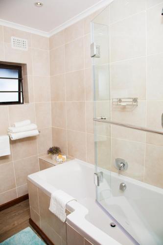 WarmKaros Bed & Breakfast – East London, IA