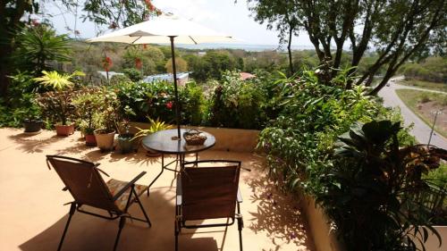 ระเบียง/ชานเรือน, The Nest Tobago Apartments in บุคกู