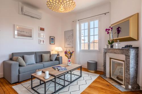 Mimosa-A beautiful apt in the heart of St Charles neighborhood Parking