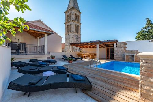 Luxury house David with heated pool, jacuzzi and sauna