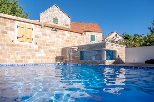 Luxury house David with heated pool, jacuzzi and sauna