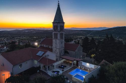 Luxury house David with heated pool, jacuzzi and sauna