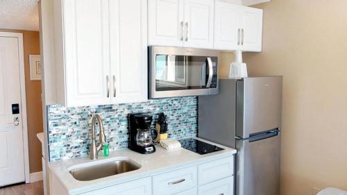 Island Inn Beach Resort – Treasure Island, FL