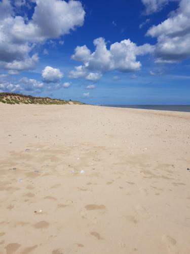 39 - 2 Bed Chalet, Belle Aire, Beach Road, Hemsby, Norfolk, NR29 4HZ