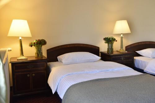 2 twin beds