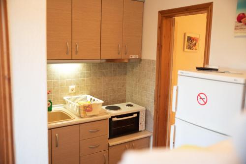 Nikos Apartments - image 10