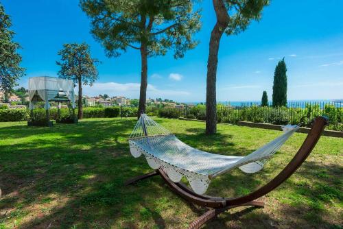 Tra gli Alberi e il Mare