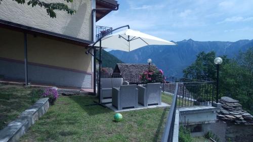Balkons/terase, Cat Marvei in Montescheno