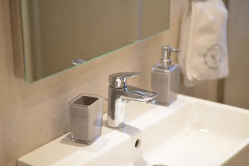 Raj Apartment - image 7