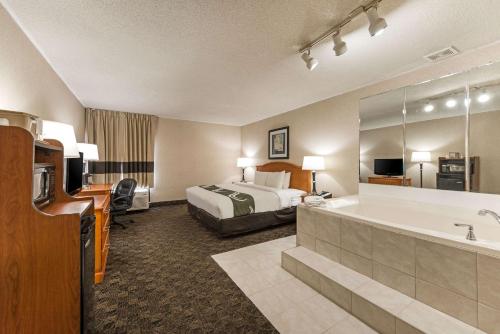 Quality Inn & Suites Portage