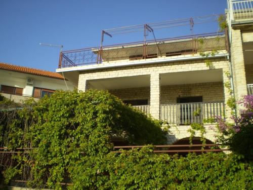 Apartments with a parking space Primosten - 17640