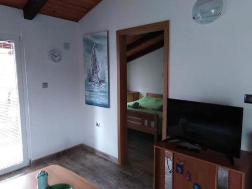 Apartments with WiFi Silba - 17603 - image 14