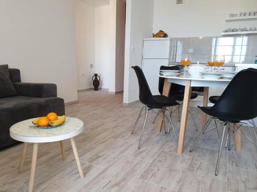 Apartment Split 17711a - image 6