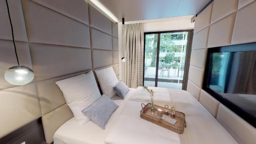 White Pearl Apartment 0.10