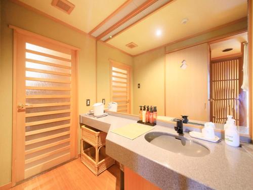 Twin Suite Room with Tatami Area