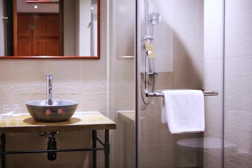 Pure Air Signature Room with Free 4G Pocket Wi-Fi Device image 8