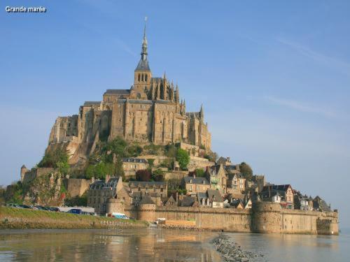 chambre d'hôte (chambre d'hote) in ปงตอซง