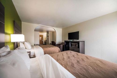 Standard Room With Two Queen Beds - Non-Smoking