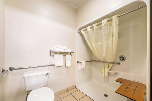 Quality Suites San Antonio - image 12