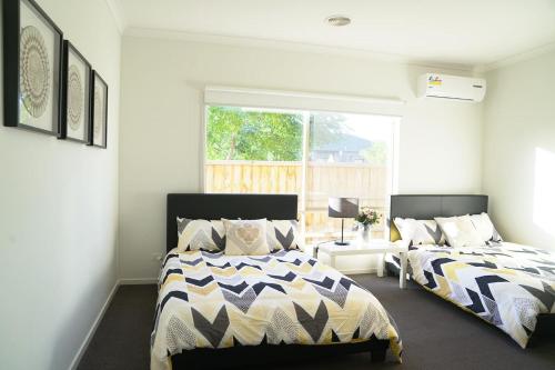 Classic 6BRM Villa in Melbourne