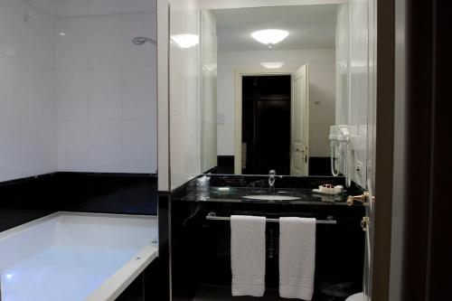 Hotel Maxim - image 11