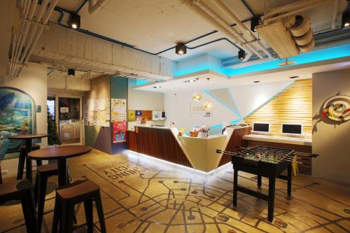 Bar/ Salón, Loosha Hostel in Taichung