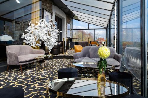 Pub/Lounge, Hotel Domaine de la Corniche in Rolleboise