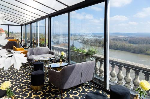 Pub/Lounge, Hotel Domaine de la Corniche in Rolleboise