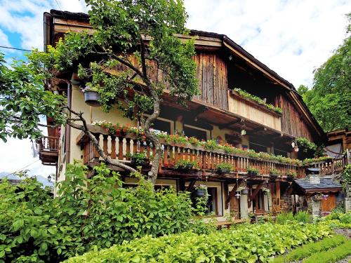 Superb Savoyard traditional chalet located 500 m from the slopes Peisey Vallandry