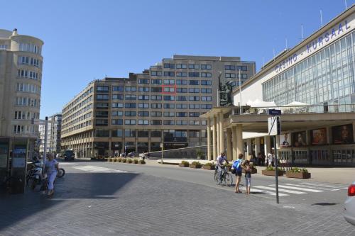  Centraal gelegen, ruime studio met prachtig zicht op 30m van het strand in Ostende