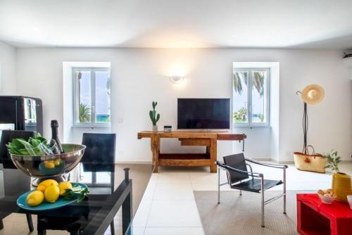 Casa Giulia - Apartment beachfront with 2 bedrooms, air conditioning and private parking, just 30 meters from the beach 4