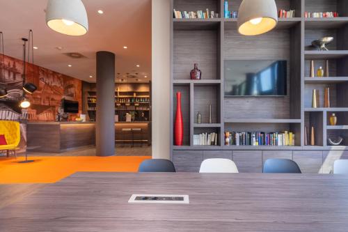 Shared lounge/TV area, Campanile Berlin Brandenburg Airport in Airport Berlin-Schonefeld