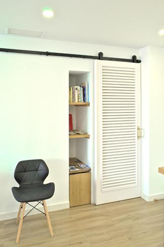 One-Bedroom Apartment image 2