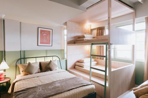 room detail thumbnail 1