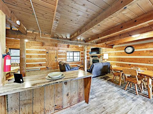 New Listing! Large Home With Valley Views & Hot Tub Cabin - image 4