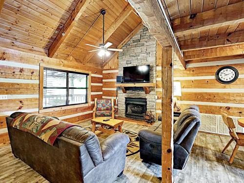 New Listing! Large Home With Valley Views & Hot Tub Cabin - image 7