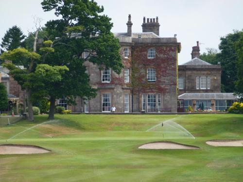 . Shaw Hill Hotel Golf And Country Club