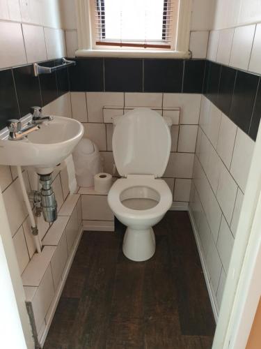 Foxhall Village Guest House - image 8