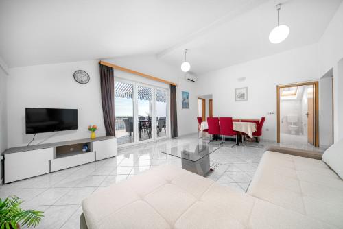 Apartments Tonći – Tribunj, VA