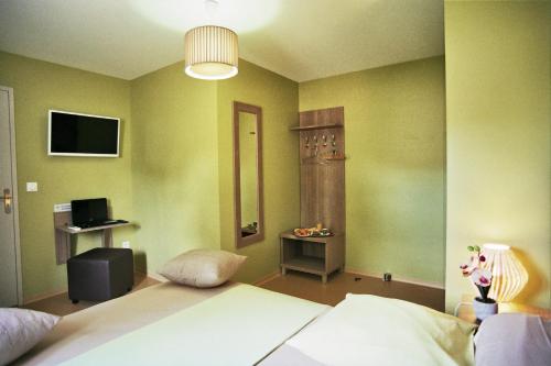 1 queen bed
