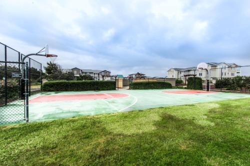 Top Floor - All The Views - 2 Bed 2 Bath Apartment in Westport - main image