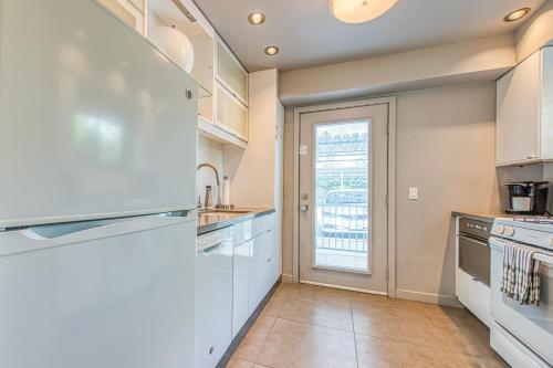 Sordid Lives Condo - image 3