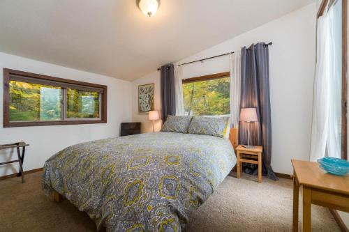 Vista View Chalet - 2 Bed 1 Bath Vacation home in Lake Wenatchee - image 7