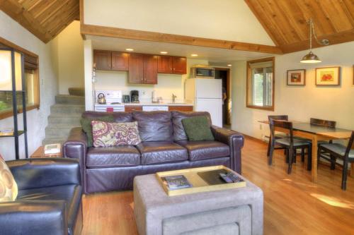 Vista View Chalet - 2 Bed 1 Bath Vacation home in Lake Wenatchee - image 9