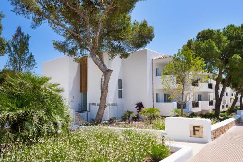 مدخل, Inturotel Cala Azul in فيلانيتش