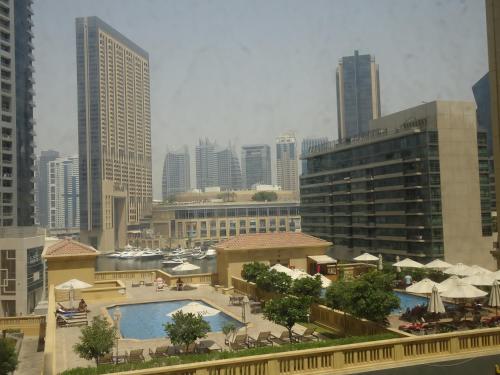 JCB Dubai Marina Apartment - image 4