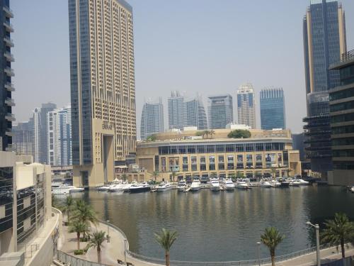 JCB Dubai Marina Apartment - image 5