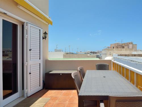  Centric Home - Solarium Terrace - Sea Views in Arrecife